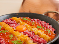 Private room guaranteed! Enjoy the new [Yokohama Ushimitsu Special Course] featuring "Wagyu Beef and Sea Urchin Yukke Dog," "7 Carefully Selected Grilled Dishes," "Selected Fillet Brioche Cutlet Sandwich," and the "Ultimate Ushimitsu Instagrammable Dish."