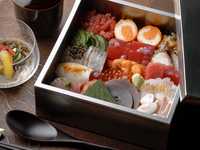 [Weekday Offer] Sushi Lunch / Tsukimi Chirashi Sushi "Hana"