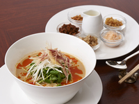 ■【季節限定】冷やし担々麺　点心・デザート付きディナー