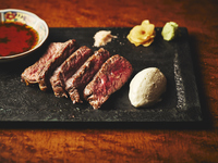 Plato TSUMUGI - Carne de res nacional añejada, madurada con el tiempo, con un sabor único