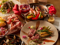 【2名様〜OK120分飲み放題付ディナー】ピンチョス、前菜、蟹のチャングーロ、メイン国産牛、大山鶏とキノコのカルドソ、自家製プリンなど豪華全8品に飲み放題付き!