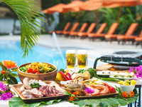Poolside BBQ「うちなー」(7/17～9/24）
