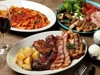 肉盛りを皆でシェア！【C-mo曜日限定6,000円　肉盛り大皿飲み放題コース　「CHIANTIキャンティ」】生ビール付き