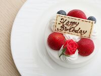 【5月限定！ホールケーキ付　お祝い会食におすすめ】乾杯酒はプレゼント！前菜は横浜野菜のバーニャカウダ・メインは真鯛やオーストラリア産牛ロース肉が愉しめるランチ全5皿（土日祝）