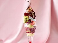 【平日】「大人のご褒美パフェ　気品溢れるジュエリーのような美しさ～ダークチェリー&ピスタチオ～」