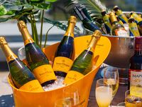  【母の日プラン】シャンパンフリーフロー付きDinnerAコース+メッセージプレート付きデザート+ソープフラワー