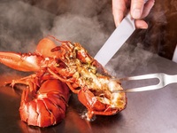 5月1日～6月末まで<初夏の味覚コース>沖縄県産いかの前菜、エスカルゴとズッキーニ、オマール海老をアメリケーヌソースで、黒毛和牛ヒレ（150g）ガーリックライスまで。