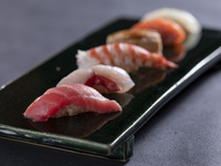 【8週年特別午餐】江戶前壽司及肉類日式料理午餐套餐【平日特價：5800日元 / 週末及假日：6300日元】