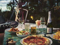 【10% Off Until 5/10】「Pink Flamingo Beer Garden」Premium Plan