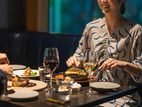 전채 10종 모듬으로 선택할 수 있는 메인의 호화 프렌치 런치