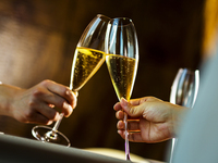 （ 5/18～6/1）【Celebration of 10 Years Plan】＜Limited days plan＞ Window Side Table / Glass of Champagne Benefit! 「Menu Étoile」