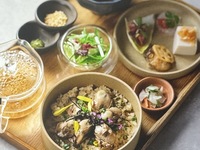[Lunch Course] Four kinds of appetizers and two main courses: rare grilled salmon and scallop daif