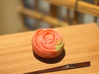 本月甜點桌（八款甜點、九款茶點）