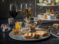 ▶ Free-flowing sparkling wine with caviar, domestic beef, and dessert.