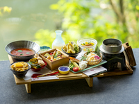 Kyoto-style Donburi Five-Dish Tasting Set ~Conger Eel and Summer Vegetables, Cooling Tomato Hot Pot~ (Summer Version / June 1st, 2026 onwards)