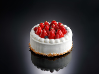 Strawberry and fresh cream decorated cake (size 5 / 15cm)