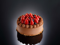 いちごと生チョコレートクリームのデコレーションケーキ(6号サイズ／18cm)