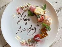 平日【ハレの日使いにもおすすめ】当日選べるメインのデリ風ランチ+フリードリンク+デザートプレートでサプライズ演出(平日特別価格)