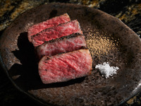 【窓際席確約プロポーズプラン】乾杯シャンパン+Smoke＆Fire 全7品 メインは“国産牛フィレ肉の薪焼き”  メッセージプレート付き〈窓際席確約〉