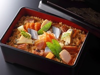 [Weekday Lunch] TAKUMI set -Scattered Sushi Box-