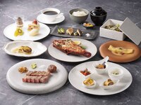[-ake-] A5-rank beef and live spiny lobster teppanyaki full course, 11 dishes in total