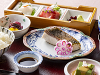 [May 23rd / Lunch & Dinner / Weekends & Holidays] Fresh Fish Sashimi and Charcoal Grill Set Meal (Directly from Toyosu Market)