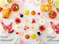 【休日朝限定・花々の幻想美】フラワーアフタヌーンティー+カフェフリー（アニバーサリー・ローズと幸運のバタフライ・プレート付）