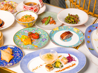 【Peony Course】15 Dishes Including Hong Kong Roast Duck and Shark Fin Herbal Soup｜Free-Flow Drink Option Available
