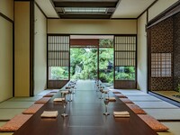 Private room guaranteed for lunch [Room charge waived for reservations of 4 or more people] Includes a tea blending experience & a special monthly course featuring seasonal ingredients