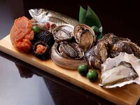 [Makan Malam Sahaja - Bilik Persendirian] 10 hidangan bermusim yang menampilkan bahan-bahan bermusim premium, termasuk daging lembu Kobe, serta gandingan 9 jenis sake -Mankan-