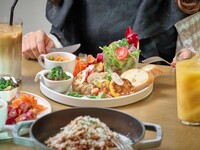 【平日限定時間無制限ランチ】選べるプレート＆サラダ・スープ・ドリンクバーセット