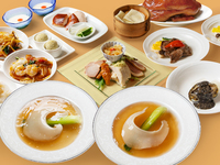 【官方 最低價保證】五月山套餐 + 120分鐘暢飲（最後點餐90分鐘）。原價 ¥9,000 ⇒ 至預訂前一日可享 ¥7,500！共8道料理，其中包含迷你紅燒整隻魚翅湯。