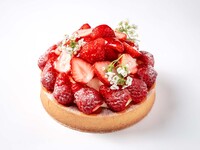 Replace all the fruits in the Tarte aux Fruits Saisons with strawberries.