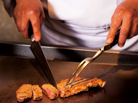 [Saturdays, Sundays, and public holidays dinner buffet for adults/no time limit] All-you-can-eat beef loin steak and freshly fried tempura