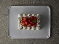 【6/17〜】季節のショートケーキ さくらんぼすもも 四角型 4名様分【 ¥4,500円(税別) 】