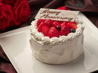 【★6月限定！大切なお祝いの日におすすめ★】・乾杯酒＆ホールケーキ付！メインはオマール海老・国産牛フィレ肉を含む全5品フルコースディナー