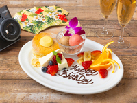 【大切な方への誕生日や記念日、デートにも♪】ALOHA Anniversaryコース＋選べる２ドリンク付き　チェキ＆アロハシャツチェキホルダープレゼント♪