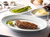 Chef's Signature 5品のコース + ワインペアリング付き
