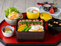 平日ランチ限定「国産牛ステーキ重」