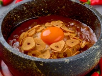 包间保证！全新！夏季【新宿牛蜜料理套餐】尽享牛蜜料理。我们提供和牛甜虾肉拌饭、时令卷心菜拌饭、菲力牛排奶油蛋卷三明治和石烤蒜蓉咖喱！