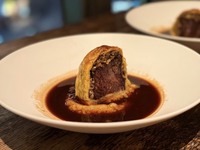 [A short course of 5 dishes, including our signature pie-wrapped dish] Seasonal amuse-bouche / Appetizer / Main course / Finishing dish / Dessert