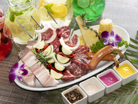 Sunset Beauty Grill Plate dengan Salad Bar Mewah & Prasmanan Hidangan Penutup (per orang)