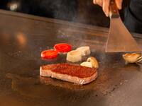 ご予約限定！「ランチ限定 神戸牛コース」炙り肉寿司やサラダ、メインは神戸牛極上赤身ステーキなど全6品