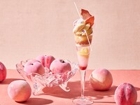 【平日】「メッセージプレート付き大人のご褒美パフェ」涼しげな透明感　みずみずしい桃を贅沢に～Peach～
