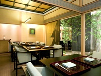 【Half-private room guaranteed】Uemachi kaiseki + champagne toast glass or recommended Japanese sake
