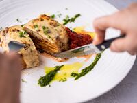 【期間限定レイトランチ】国産牛ヒレ肉のローストや名物ラザニアなど4品＋ドリンクバー付