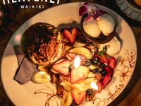 【大切な人とのお祝いに】HEAVENLYフレンチトーストプレート含むアニバーサリーディナーコース＋乾杯ドリンク＆食後のカフェ付
