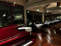 8/7 (Fri) Starts at 6 PM: Jazz Night (with a complimentary toast drink)