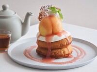 【Starts 7/1】Affordable free-drink set available only on weekdays / Whole fresh white peach and milky cream pancakes