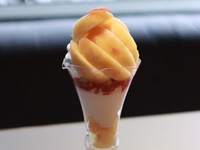 桃のごちそうパフェ